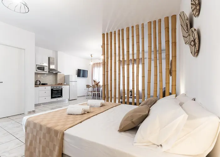 Optasia - Naxos Center 2 *